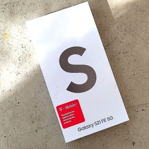 BRAND NEW IN BOX Samsung - Galaxy S21 FE 5G 128GB - Black Unlocked